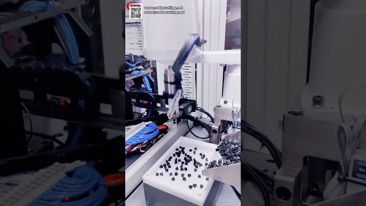 Máquina Automática de Crimpagem de Terminais e Inserção de Conectores com Bandeja Flexível