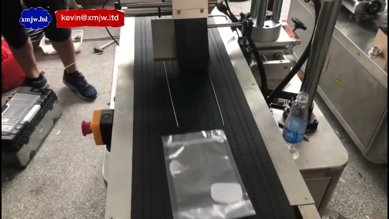 Máquina de Rotulagem Automática para Produtos Planos e Espessos - Alta Velocidade e Precisão