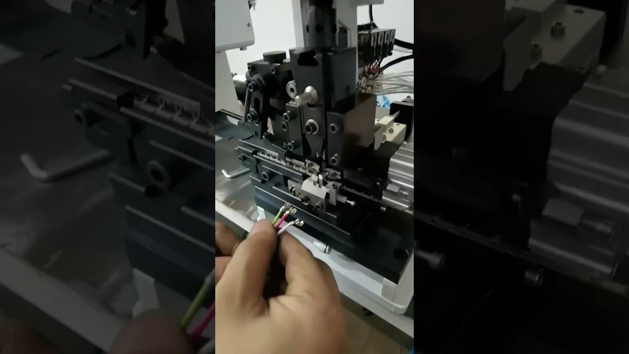 Máquina de Crimpagem Contínua para Terminais Especiais de 90° #fábrica #automação
