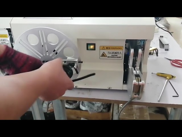 Máquina Econômica de Enrolar e Amarrar Cabos USB com Botão de Pressão