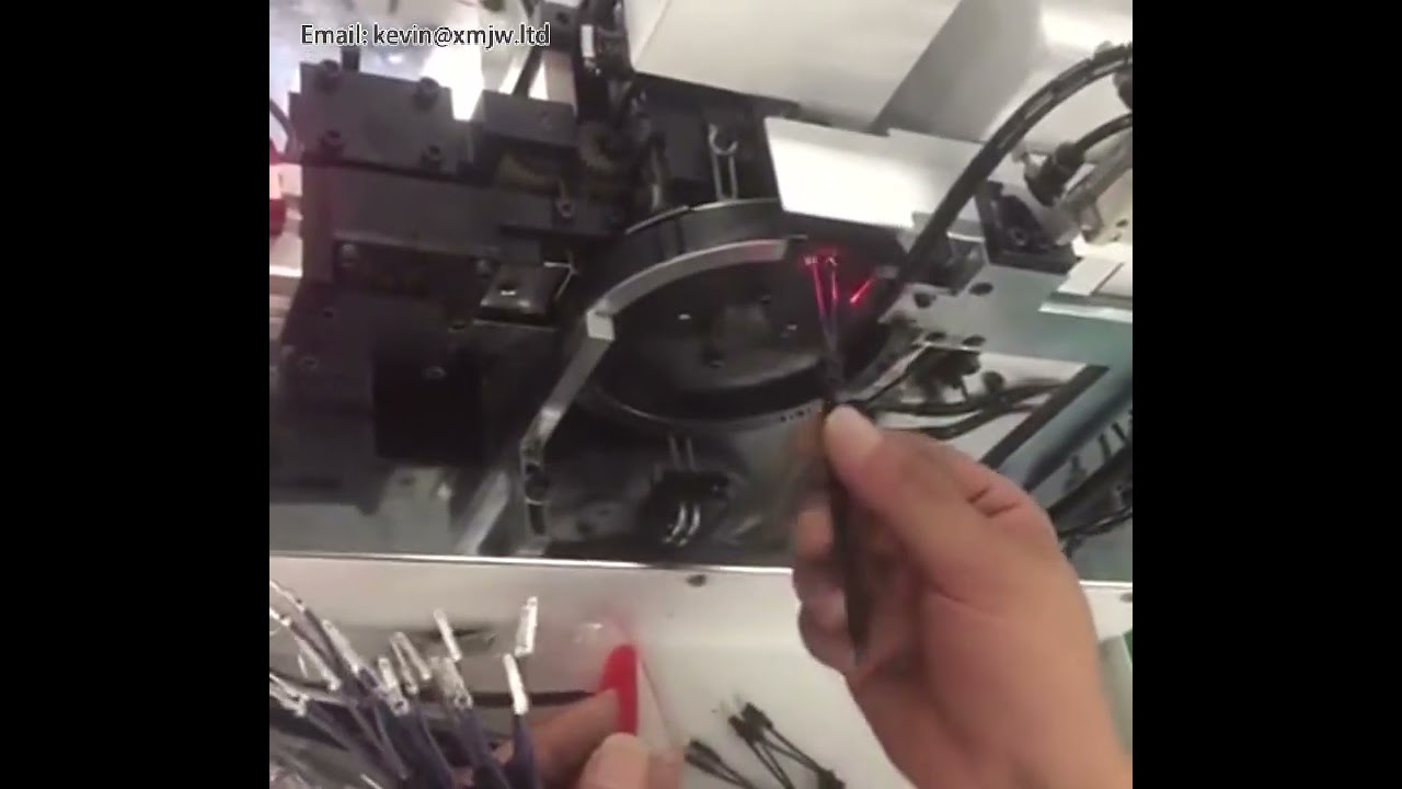 Máquina Semiautomática para Enfiar Tubo Termorretrátil em Chicotes Elétricos