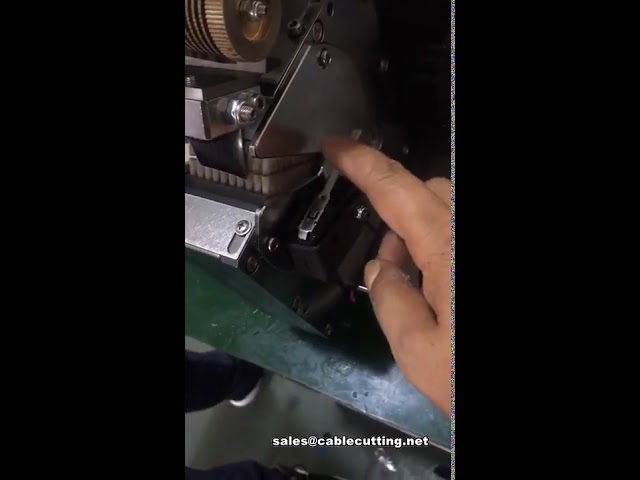 Máquina Automática de Fita para Junta Intermediária de Chicote Elétrico com Sensor