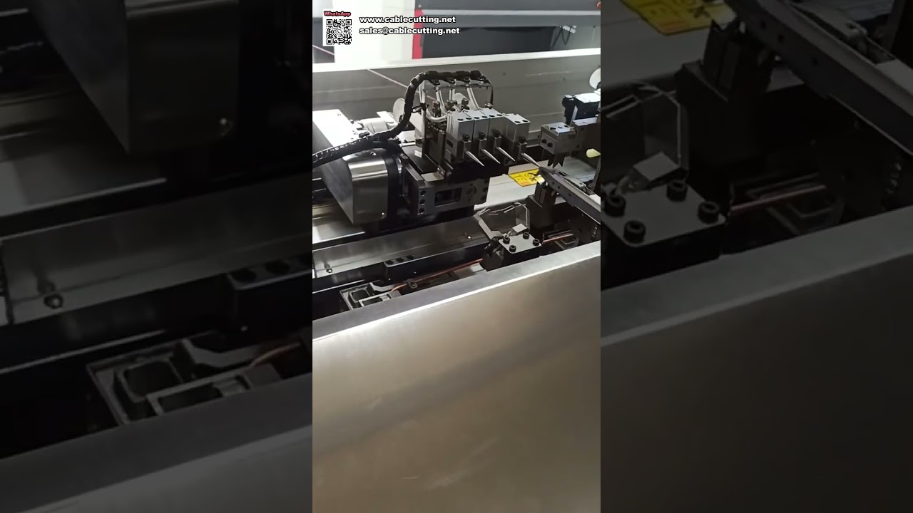 Máquina Automática de Crimpagem, Estanhagem e Inserção em Conectores Multicamadas para Cabos - Versão Compacta