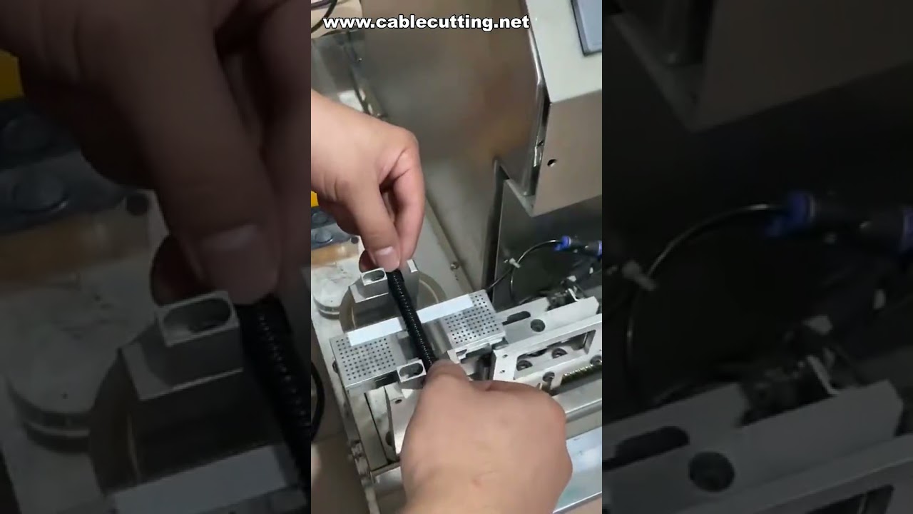 Máquina de Rotulagem para Mangueiras de Aço - Etiquetas Autoadesivas e Dobragem de Etiquetas
