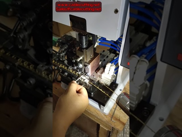 Máquina Semi-Automática Molex para Decapagem e Crimpagem de Cabos Multinúcleos e Fios Elétricos Finos