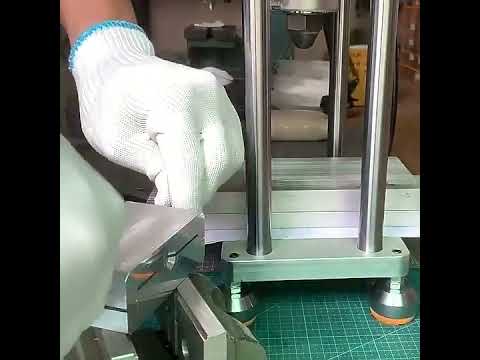 Máquina de Injeção Plástica Vertical de Bancada para 50g, Moldagem de Plug USB