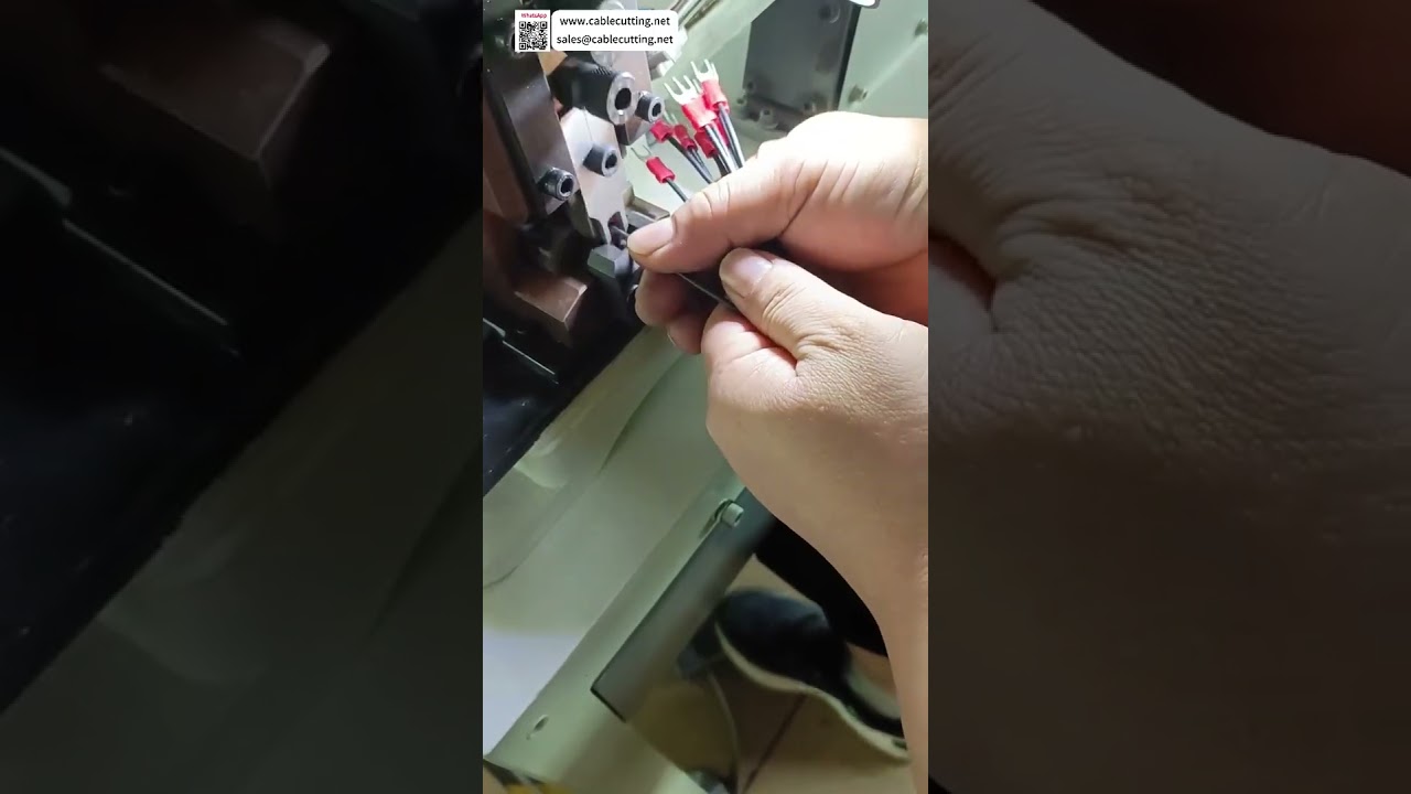Máquina de Crimpagem Automática de Terminais com Alimentador Vibratório – Eficiência e Qualidade de Elite