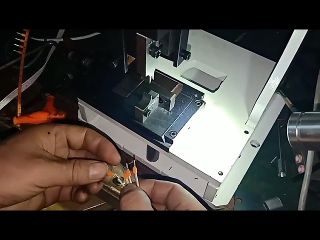 Máquina de Crimpagem a Frio para Terminais Isolados | Curso de 30mm | Crimpador de Terminais Soltos