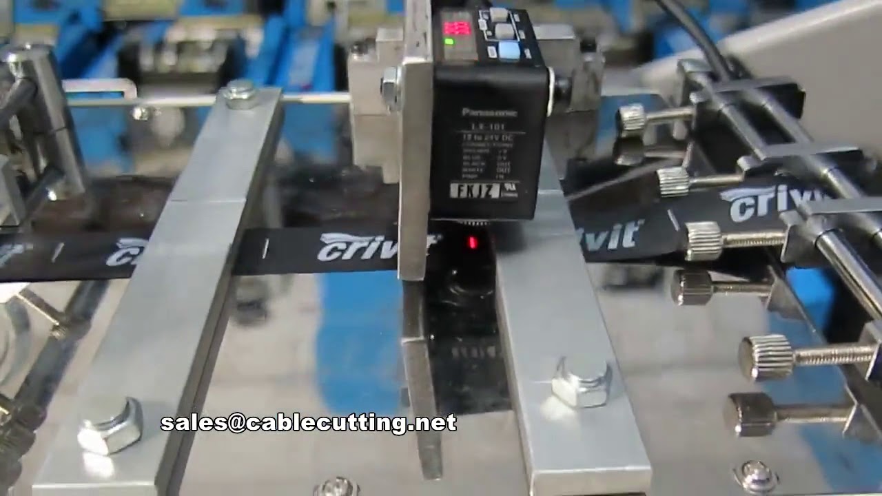 Máquina de Corte de Etiquetas de Lavagem para Roupas - Corte Preciso e Automatizado