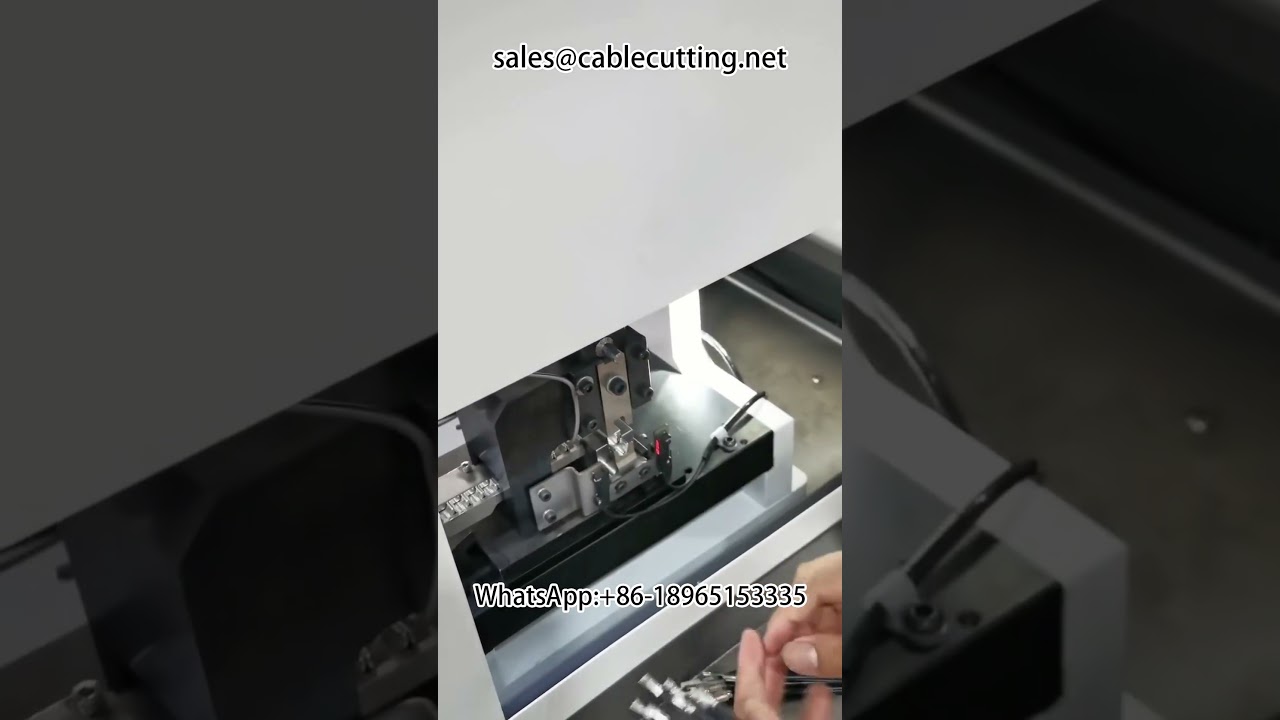 Máquina de crimpagem com alimentação por bandeja vibratória para terminais a granel | Máquina de decapagem de chicotes automotivos