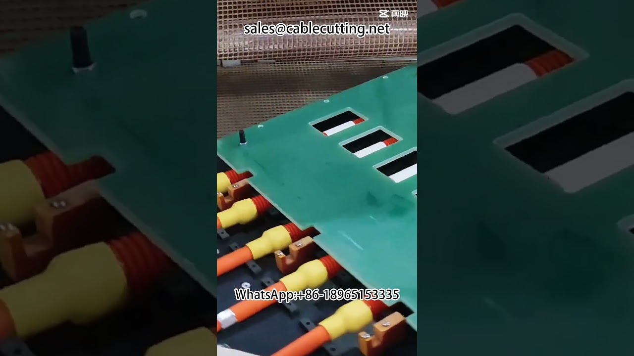 Equipamento de processamento de chicotes para cabos de energia | Máquina de decapar, crimpar e encolher termo