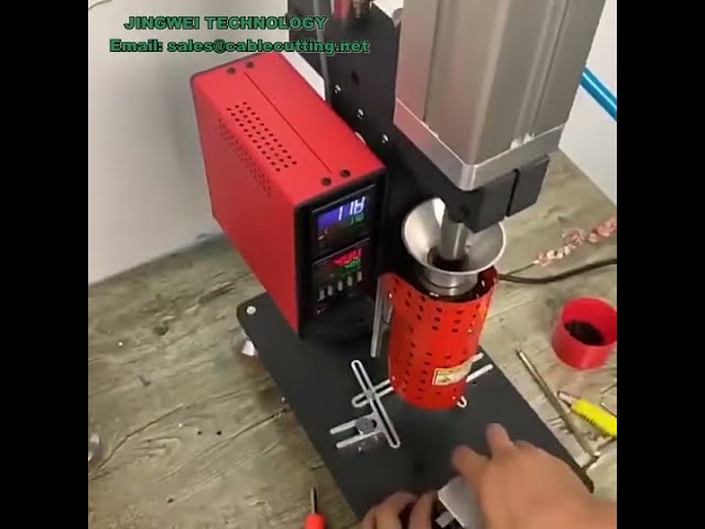 Máquina de Injeção Vertical Compacta de Bancada para Produção de Plugues USB e Interruptores