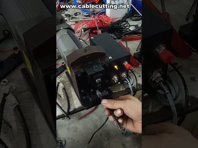 Máquina de Crimpagem RJ45 Automática | Crava Conectores de Rede com Precisão