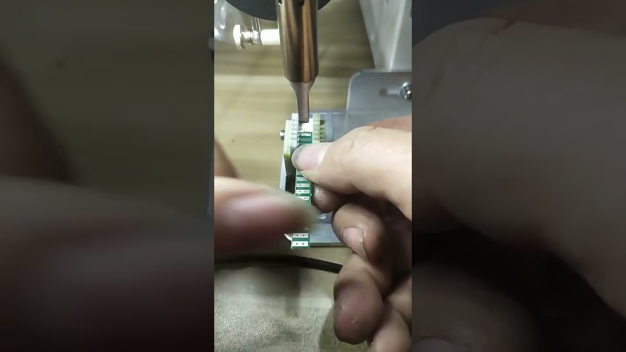 Máquina de Solda de Fio Semiautomática | Plugues de Aviação, Tiras de LED e Placas de Circuito