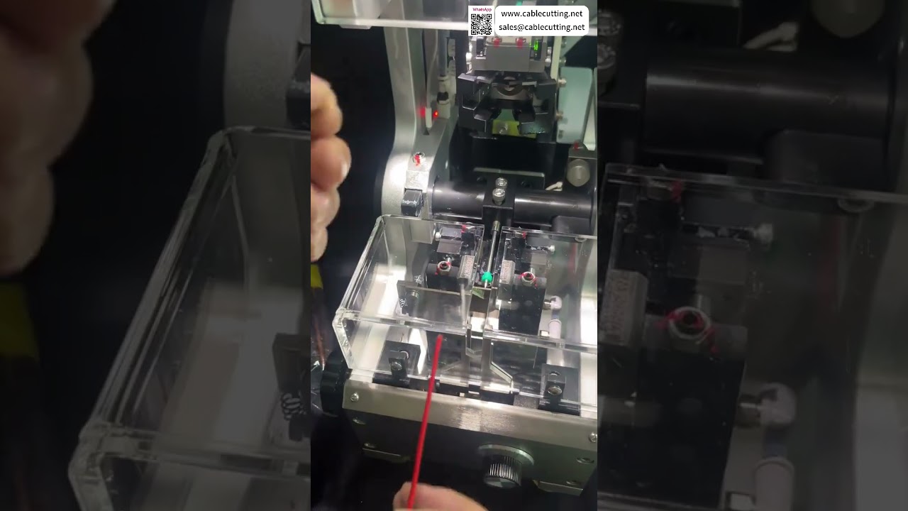 Inserção Semiautomática de Plugue à Prova d'Água com Alimentação por Trilho Guia - Processo Suave e Configuração de Ferramentas Automáticas - Shorts