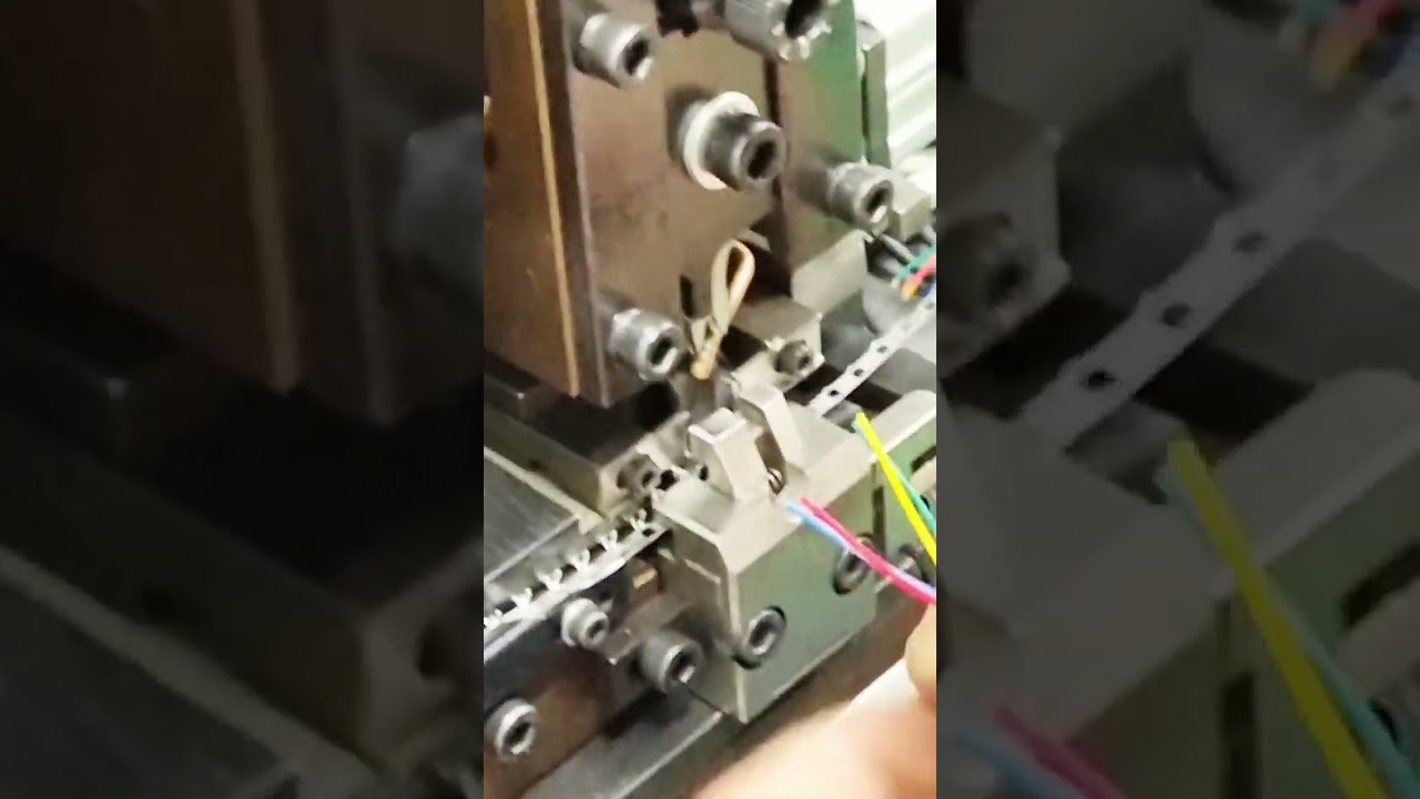 Máquina de Terminal de Tira Contínua - Crimpe dois fios com um único terminal | #fábrica #máquina