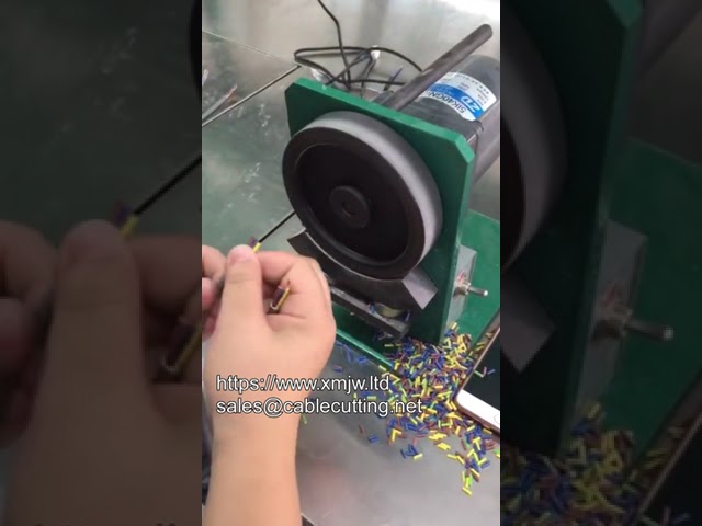 Máquina de Descascar e Torcer Fios pela Metade WPM-01T