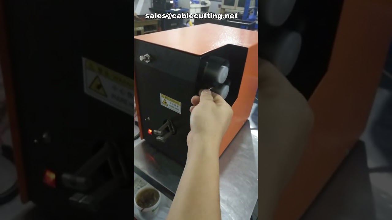 Máquina de Escovação e Reversão de Cabos Blindados para Automação Industrial