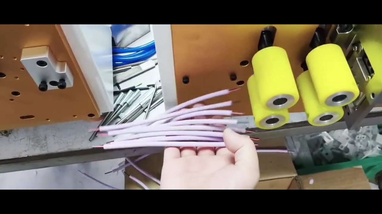 Máquina de Decapar Fios Computadorizada 8 Rodas 4 Fios - Uma Entrada, Quatro Saídas Simultâneas