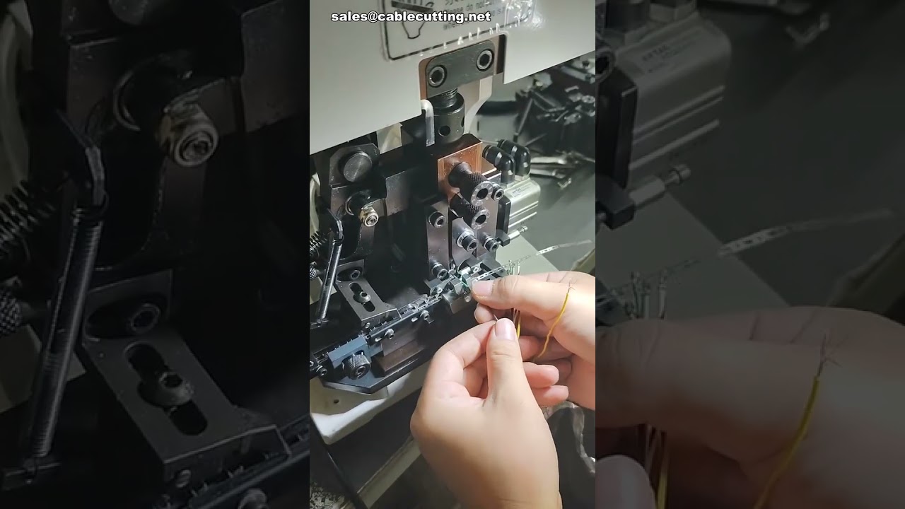 Máquina de Decapar e Crimpar Fios com Terminal 2.5 em Ação | Eficiência Industrial