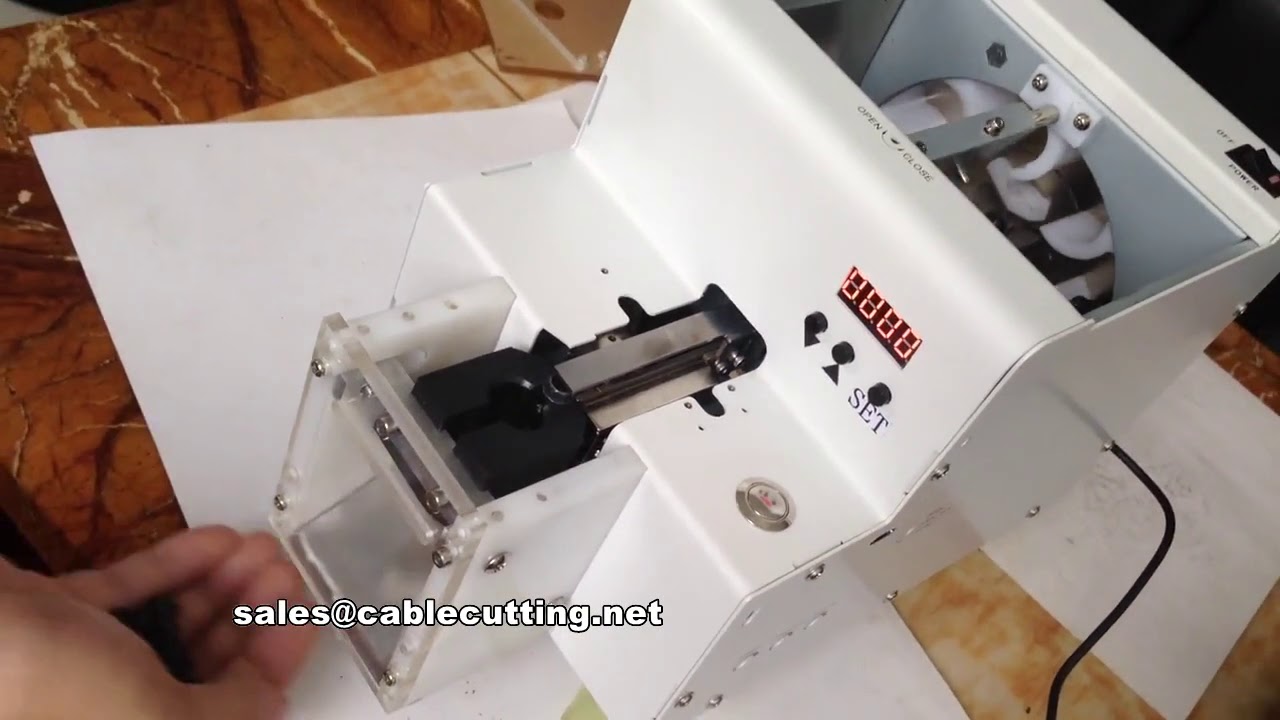 Máquina Alimentadora Automática de Parafusos com Transportador – Sistema de Arranjo Industrial
