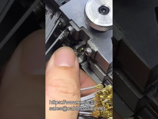 Máquina de Crimpagem de Terminais de Alto Desempenho | Prensagem de Conectores IPEX OEM