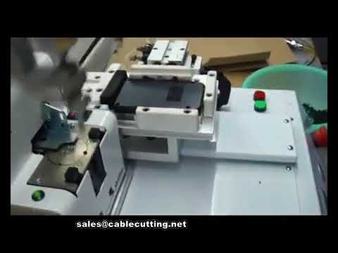 Máquina automática de aparafusamento para montagem de calculadoras